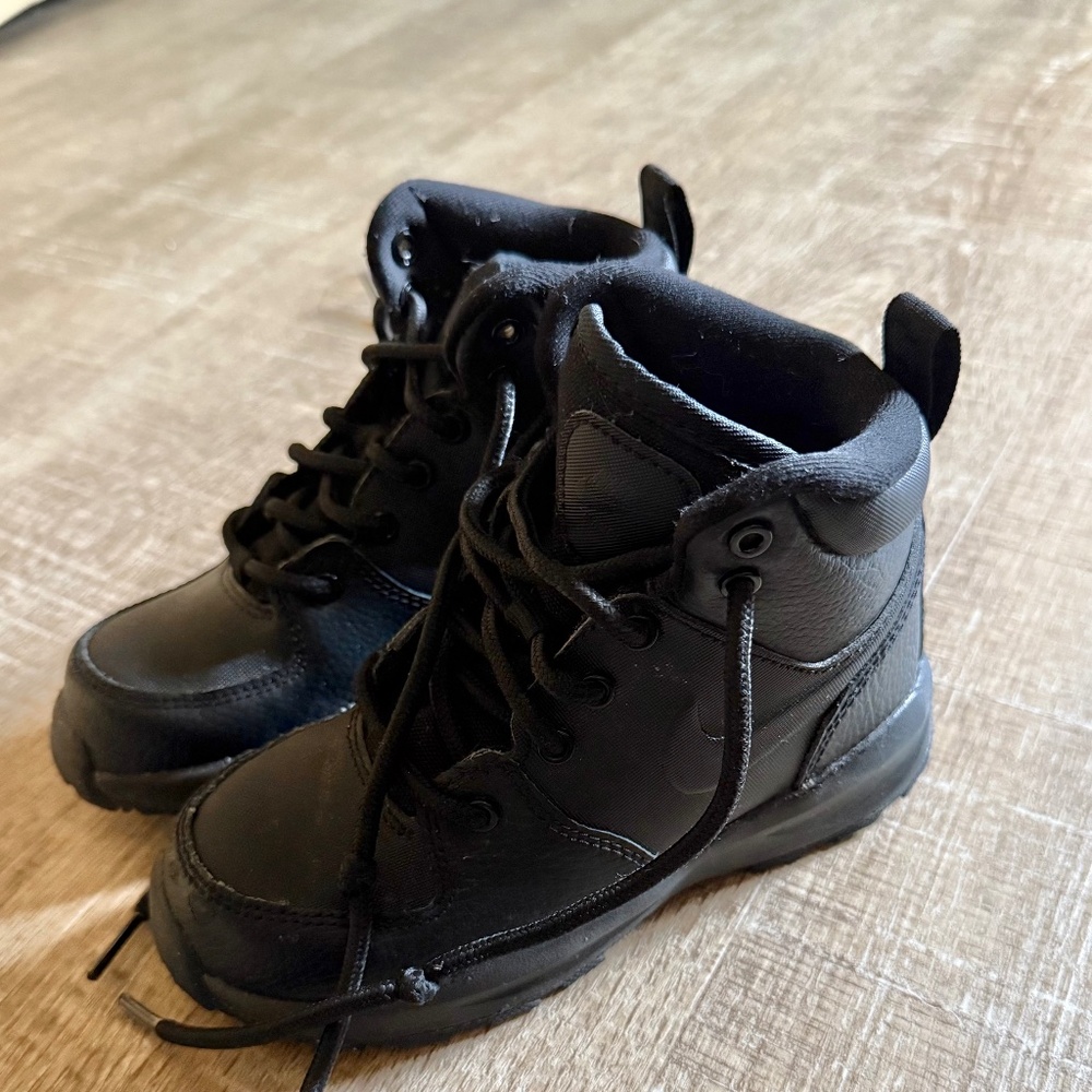 Boys Nike boots